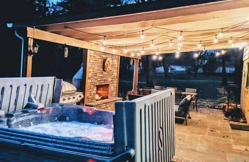 Gordonville House | Paradise Place-Spacious home with Hot Tub+Fire Pit
