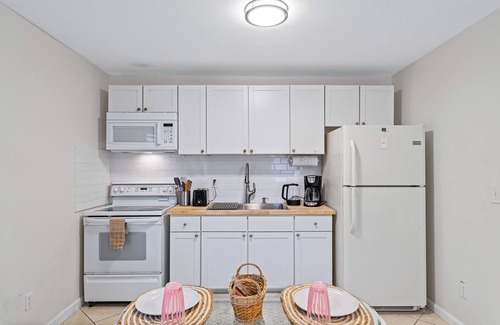 Stuart Apartment | Paradise Pocket - Unit A