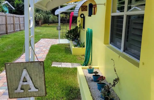 Stuart Apartment | Paradise Pocket - Unit A