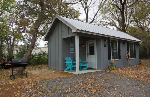 Caldwell Cottage | Paradise Point Cottage tucked in a shady relaxing setting.