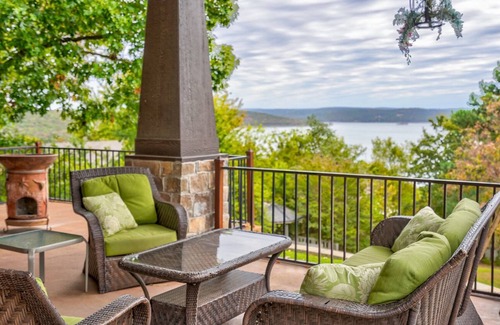 Paradise Hill House | Paradise Point. Large House with Lake View and Boat Slip