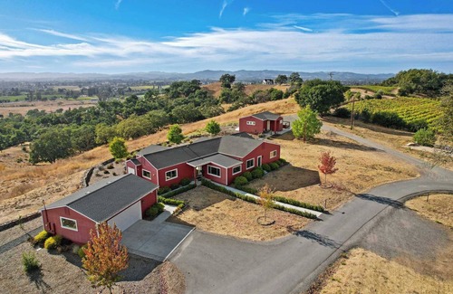 Santa Rosa House | Paradise Ridge Vineyard Retreat - Hot Tub & Views
