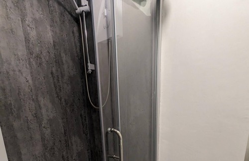 Barrow-in-Furness House | Paradise Street Contractor Haven - Centrally Located Double En Suite Room