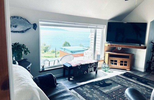 Homer House | Paradise Suites in Homer Alaska, an entire house w/a hot tub