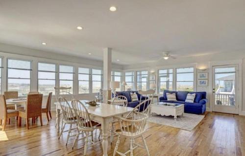 Flora's Bluff House | Paradise