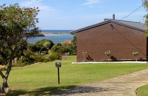 Augusta House | Paradise View - Centre of town with amazing views!
