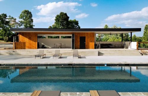 Young Harris House | Paradise View Pool, Firepit, Hammock Dogs