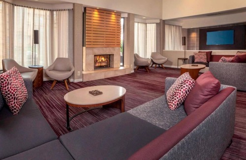 Newark Hotel | Paradocx Vineyard Tour! Comfortable Unit with Sofa Bed! Pets Are Welcome! Pool!