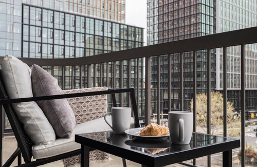 Crystal City Apartment | Paramount Sleeps 8 Near Metro