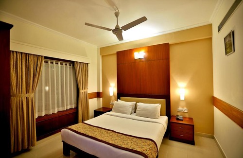 Muvattupuzha Hotel | Paray Residency