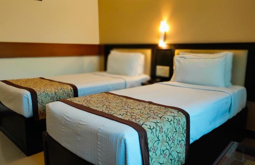 Muvattupuzha Hotel | Paray Residency