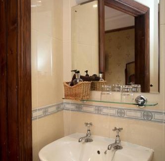 Crynant Bed & Breakfast | Parc-Le-Breos House
