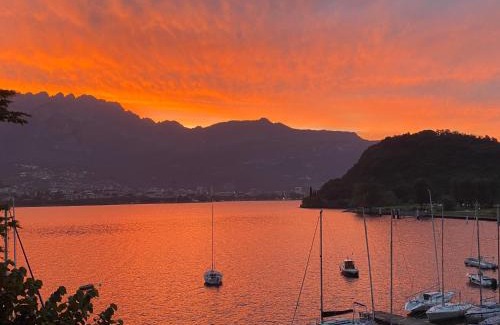 Valmadrera Apartment | PARE BAY - Como Lake Holiday Apartment - Amazing Lake View