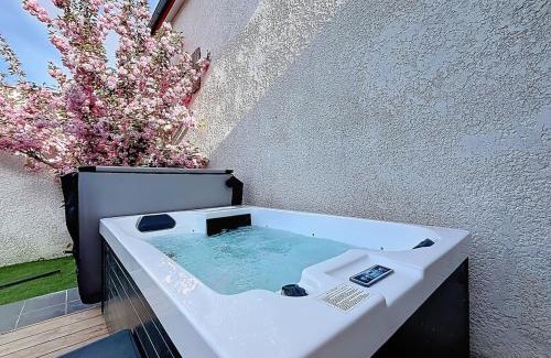 Gradignan House | Parenthèse Romantique - Love Room avec Jacuzzi