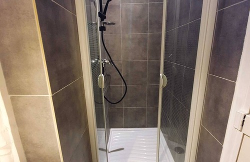 Villa Montmorency Apartment | Paris 16th /Auteuil /Top Floor /Private Alley