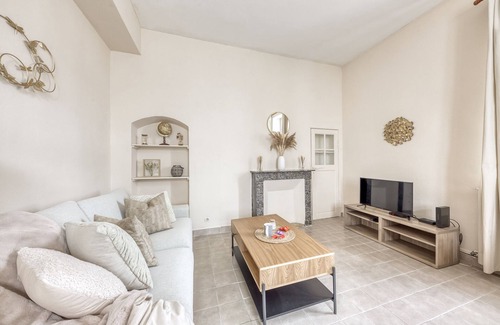 La Queue-les-Yvelines Apartment | Paris in the country
