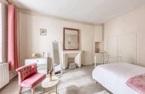 La Queue-les-Yvelines Apartment | Paris in the country