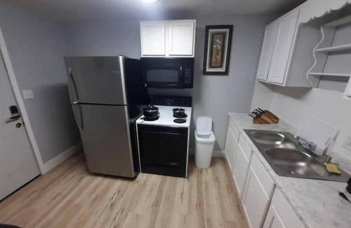 Downtown Columbus Apartment | Paris Suite