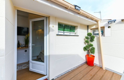 Pantin Apartment | Paris-zénith- Bienvenue-terrasse-netflix