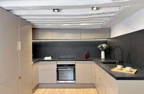 Quartier de la Porte-Saint-Denis Apartment | Parisian Chic: Elevator Apartment near Bourse