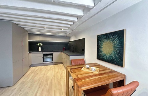 Quartier de la Porte-Saint-Denis Apartment | Parisian Chic: Elevator Apartment near Bourse