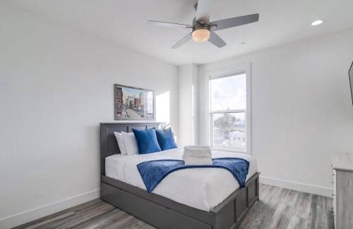 University Heights Apartment | Park Blvd Paradise 303 - King Bed with a Private Spa