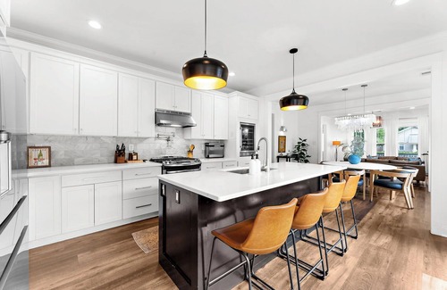 North Charleston House | Park Circle Paradise - Pool, Putts & 3 King Suites
