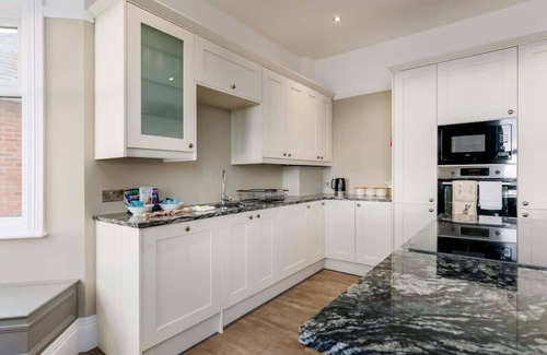 Poole Apartment | Park Lake View - Poole Park Lake Views