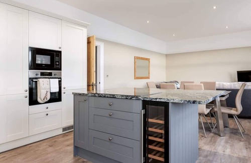 Poole Apartment | Park Lake View - Poole Park Lake Views