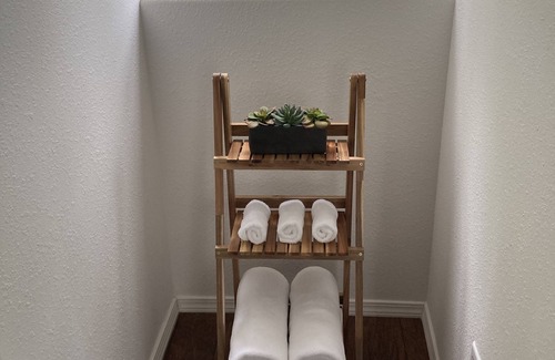 Hagerman Apartment | Park-like setting near river, trails, hot springs and so much more!