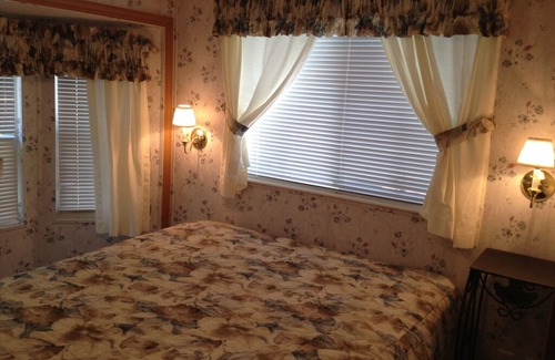 Salt Springs House | Park Model With Loft In Elite Resorts On Little Lake Kerr