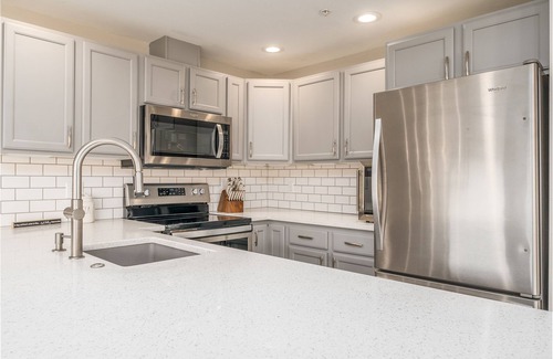 Chelan Condo | Park Pointe C201 - Community Pool/Hot tub
