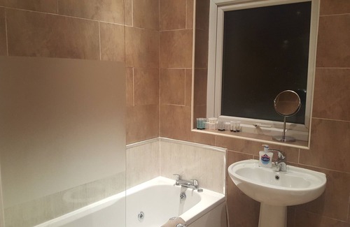 Blyth Apartment | Park Road Apartment, 5-min walk to the beach