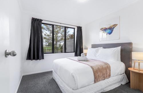 Hamilton East House | Park Scenery, Proximity and Value - By KOSH BNB
