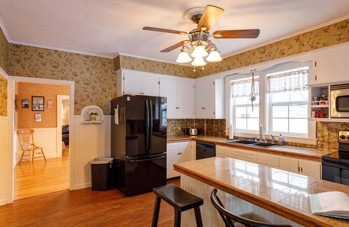Upper Village House | Park your car and ATV/Snowmobile from the door!