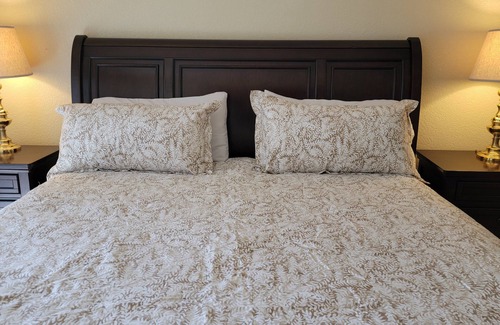 Stonegate Apartment | Parker Condo in Stonegate. Just bring your suitcase! Easy Highway Access!