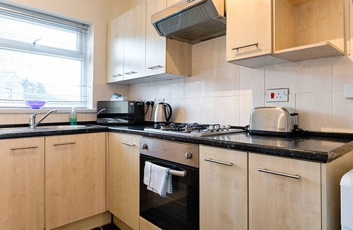 Margam House | Parking, Tv in Every Bedroom!