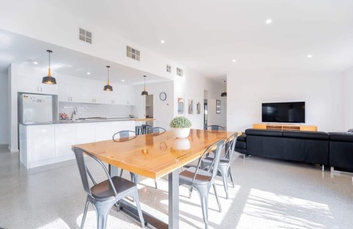 Maiden Gully House | Parkland Garden Retreat