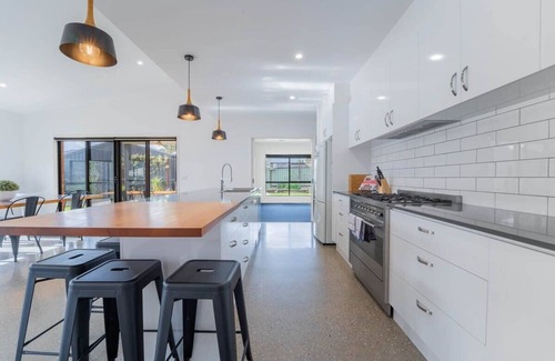 Maiden Gully House | Parkland Garden Retreat