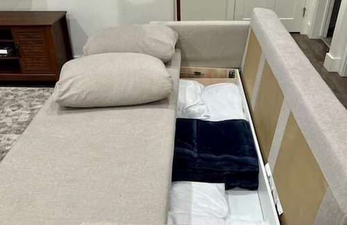 Lindon House | Parks Close By, Kind & Queen Beds