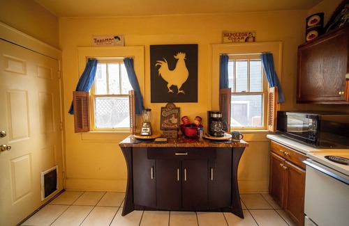 Windsor Park House | Parkside Charm, City Walkability