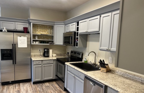 Ashland House | "Parkside Gem: Across from UK/KDMC"