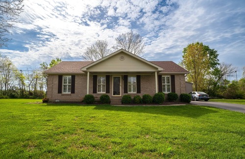 Mount Washington House | "Parkside Haven with Hot Tub Near Bourbon Trail & Louisville"