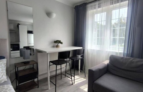 Trinity Apartment | Parkside Studio Retreat, Near the station