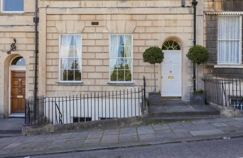 Upper Town Apartment | Parkview - Spacious apartment overlooking The Royal Crescent