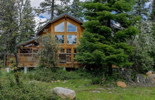 Ashland Cabin | Parsnip Lakes Cabin w/Jacuzzi and Wood Stove at Green Springs Inn