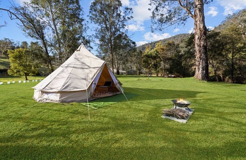 Dargo House | Parsons Flat Glamping - Site 2: Immerse yourself in the serenity of a retreat
