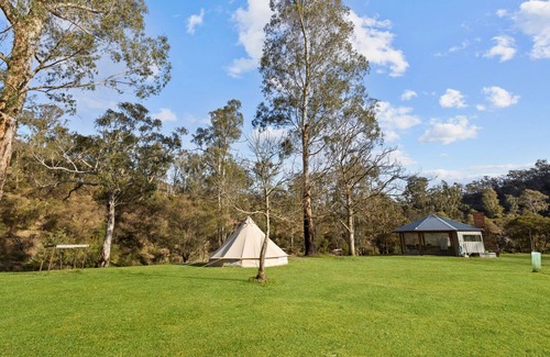 Dargo House | Parsons Flat Glamping - Site 2: Immerse yourself in the serenity of a retreat