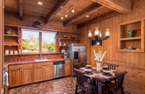 Pinnacle Peak Apartment | PARSONS VILLAS - Troon Cabin Casita | Breathtaking Views, Heated Pool, Putting Green, Horses!