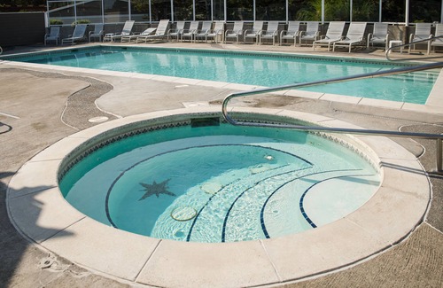 Westport Condo | Partial ocean view ~ Saltwater Heated Pool ~ Hot Tub ~ King Bed!